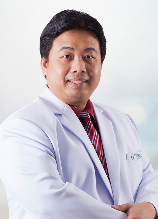 นพ. ชายฟ้า ดีรักษาพร