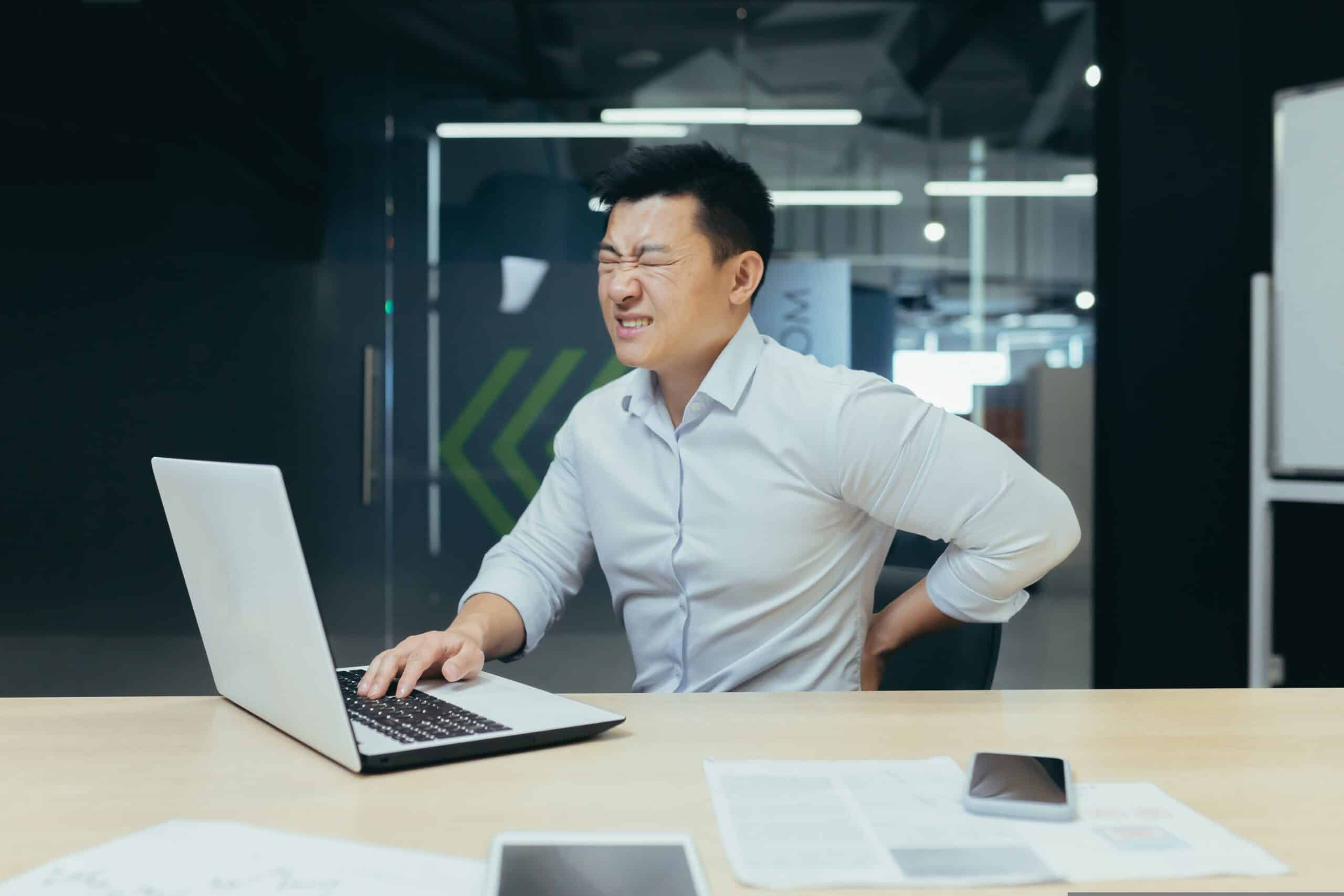 โรคหมอนรองกระดูกเคลื่อนทับเส้นประสาท (Herniated disc) 